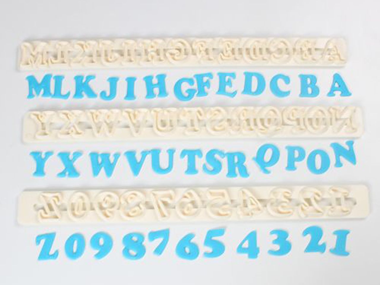 FMM Ausstecher Großbuchstaben Art Deco Alphabet & Number Set